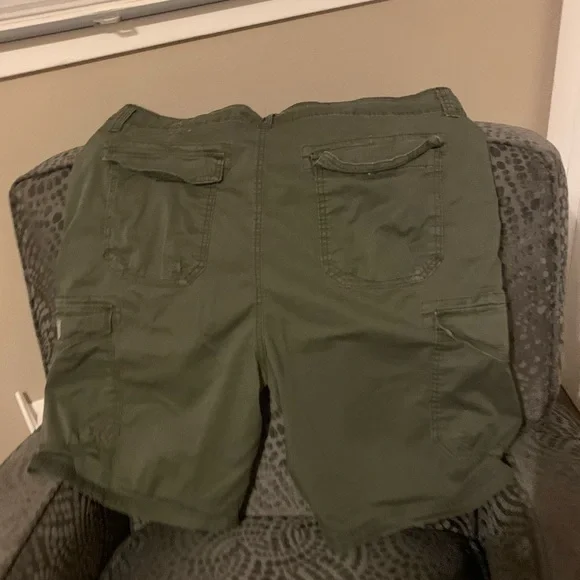 Union Bay Mens Cargo Shorts, Size 40 W, Great Condition - Picture 4 of 12